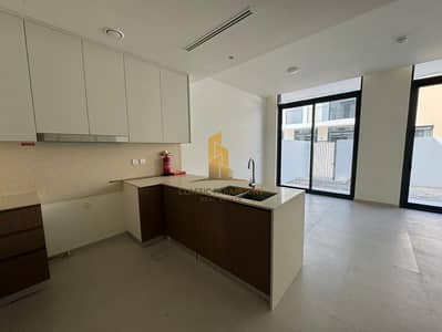 3 Bedroom Villa for Rent in Dubai South, Dubai - Semi closed kitchen I direct pool backing | vacant