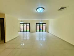 فیلا في الزاهية،مويلح 4 غرف 180000 درهم - 10476591