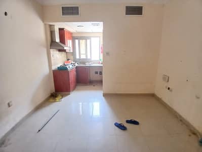 استوديو  للايجار في مويلح، الشارقة - 20250706_113342. jpg