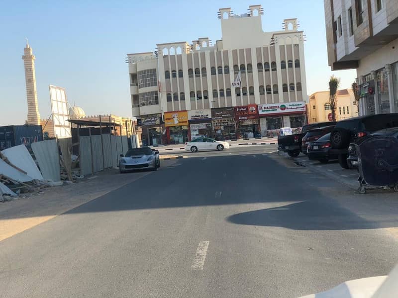 بنايه للبيع في عجمان علي الشارع بجوار المسجد