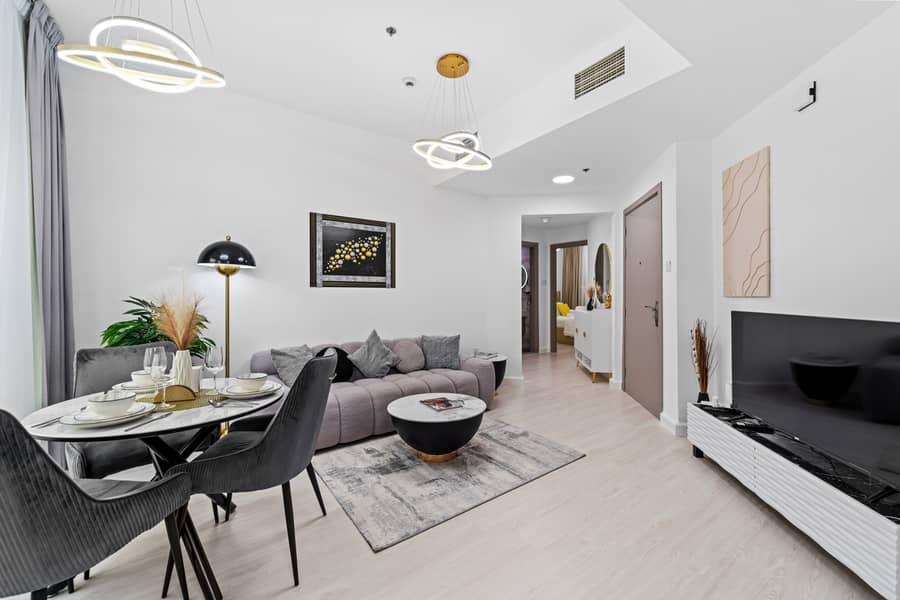 Stylish 2BR with Pool, Gym and Skyline View - Image 7