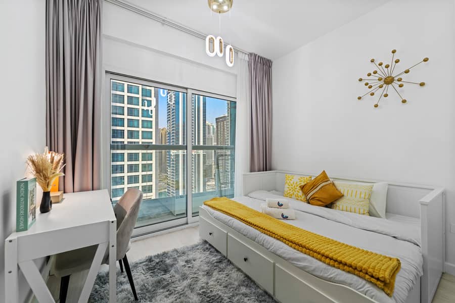 Stylish 2BR with Pool, Gym and Skyline View - Image 12