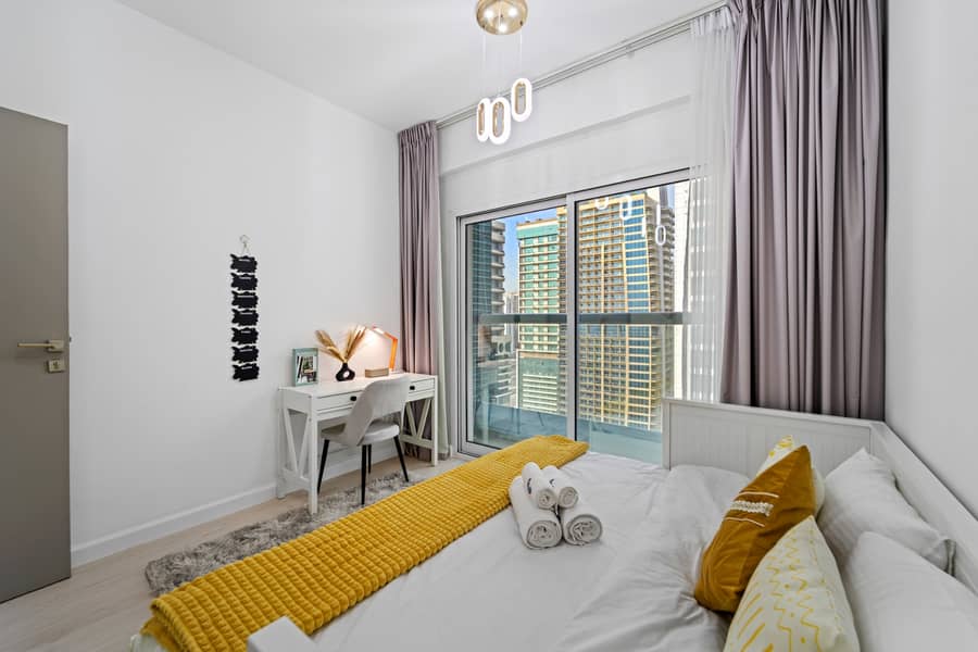 Stylish 2BR with Pool, Gym and Skyline View - Image 13