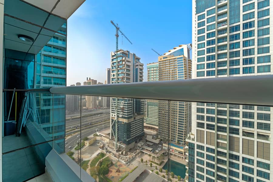 Stylish 2BR with Pool, Gym and Skyline View - Image 21