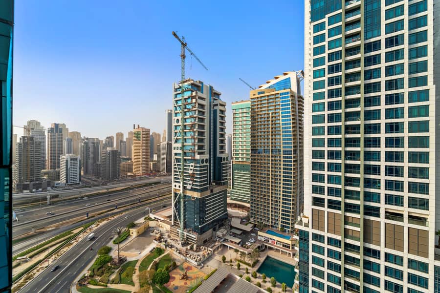 Stylish 2BR with Pool, Gym and Skyline View - Image 22