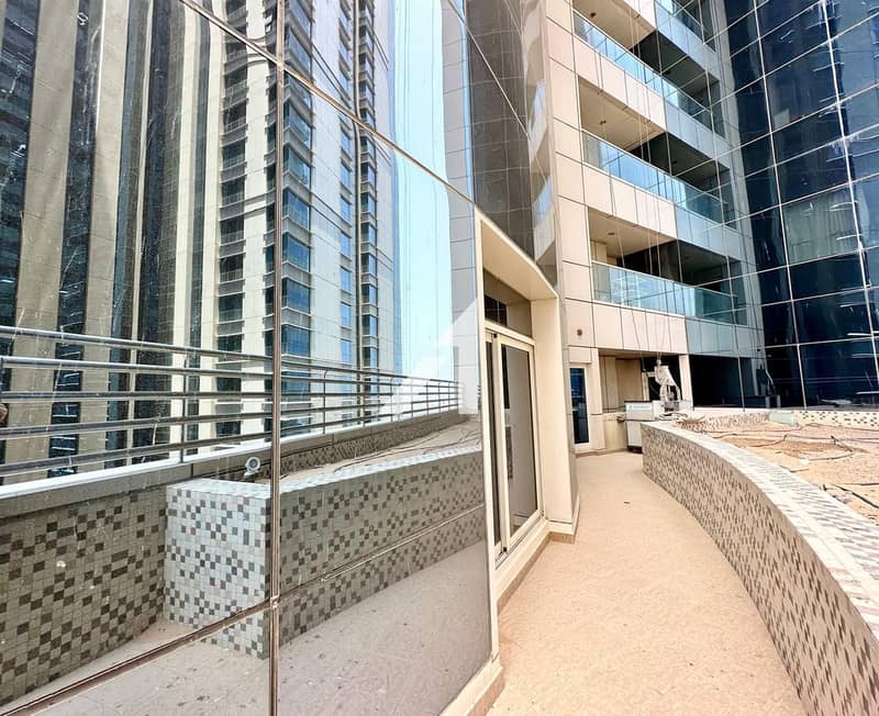 شقة في بلو تاور،شارع الشيخ زايد 1 غرفة 85000 درهم - 12455426