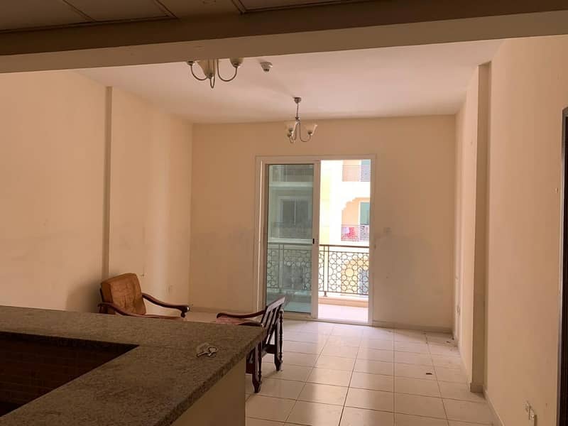 Beautiful one bedroom apartment with balcony in emirates only in 31000