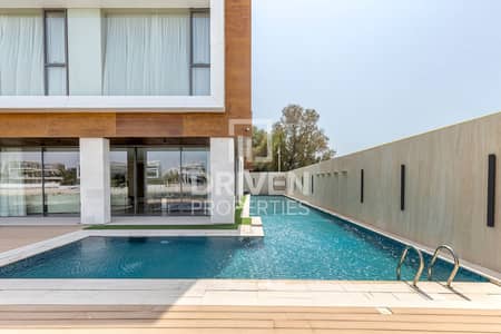 Villa for Sale in Palm Jumeirah, Dubai - Ultra Luxurious Villa with Private Beach Access