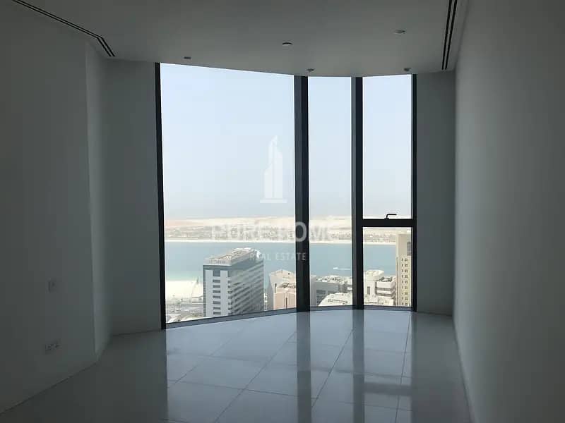 Stunning & Lovely 2 + 1 Bedrooms Apartment in WTC 