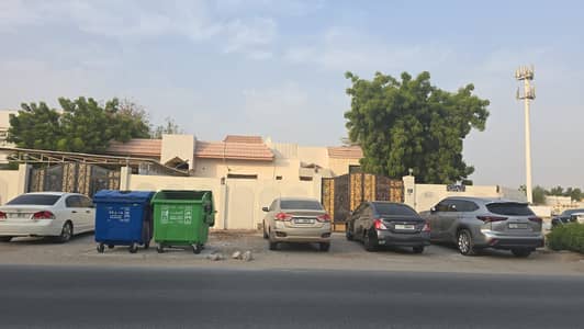 8 Bedroom Villa for Sale in Al Sabkha, Sharjah - 1000769579. jpg