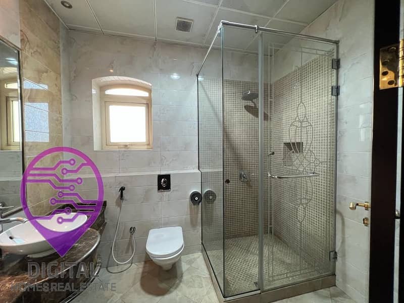 5 Bedrooms | Independent Villa | Big Garden Stunning - Image 21