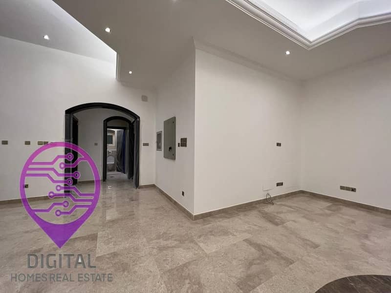 5 Bedrooms | Independent Villa | Big Garden Stunning - Image 25