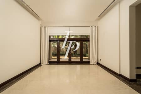 Beautiful D Type 6 Bed|Available Now|Huge Plot| Beautiful D Type 6 Bed|Available Now|Huge Plot|