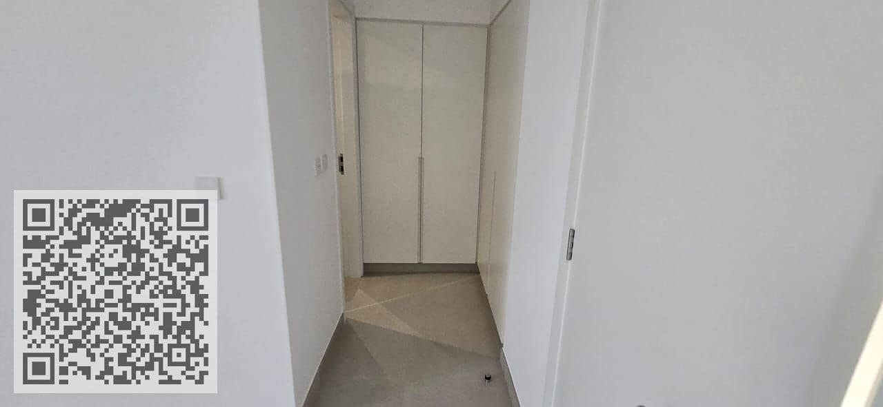 28 52960. jpg