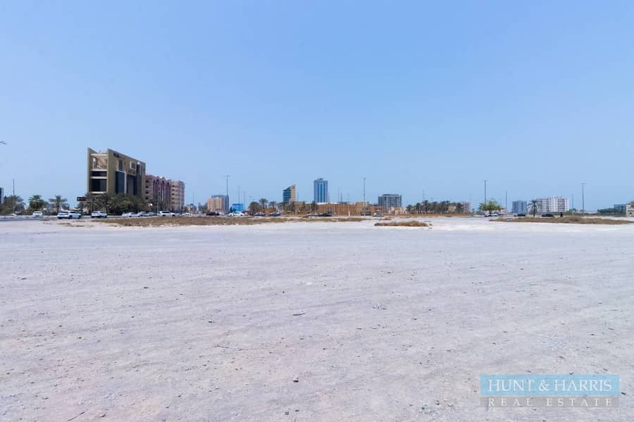 位于阿尔纳克尔 的住宅地块 6000000 AED - 12473735