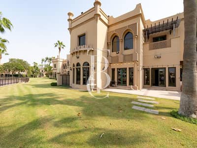 4 Bedroom Villa for Sale in Palm Jumeirah, Dubai - Vacant | Canal Cove near Swimming Pool | Frond E