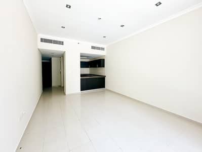 2 Bedroom Flat for Rent in Dubai Marina, Dubai - Community View | Low Floor | Vacant