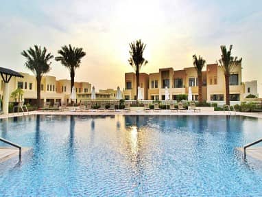 4 Bedroom Villa for Rent in Reem, Dubai - Pool. jpg