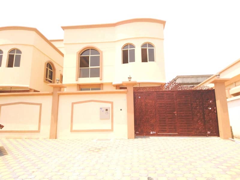Villa for sale to the owners of good taste personal finishing Tani piece of neighbor street and near