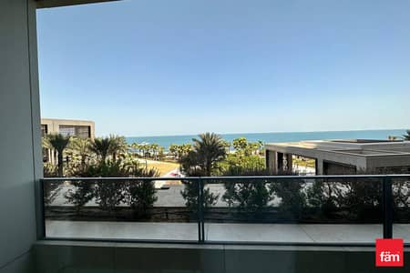 2 Bedroom Flat for Sale in Palm Jumeirah, Dubai - Royal Atlantis | Beachfront Full Sea View