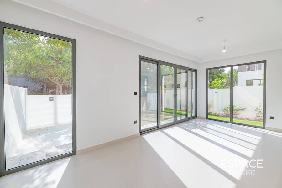 Aura 2 | Open Kitchen | Appliances | Landscaped