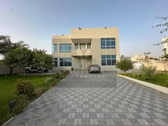 فیلا في العوير 5 غرف 250000 درهم - 12494603