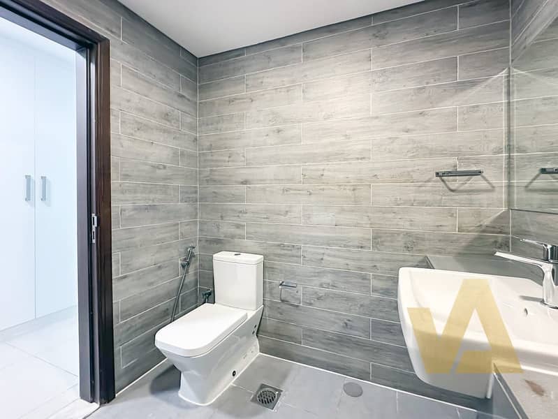 High Floor | Canal l Burj View | Upgraded l Vacant - Image 24