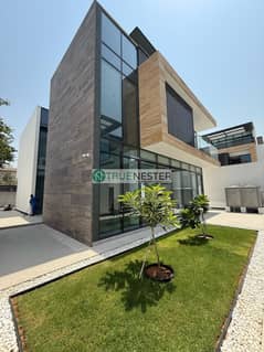 Elegant 5-Bedroom Villa with Maids Room in Jumeirah 1