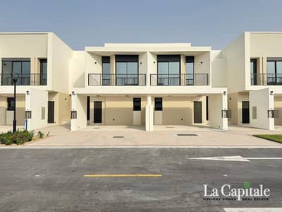 تاون هاوس 3 غرف نوم للايجار في تاون سكوير، دبي - تاون هاوس في مها تاون هاوسز،تاون سكوير 3 غرف 155000 درهم - 12497330