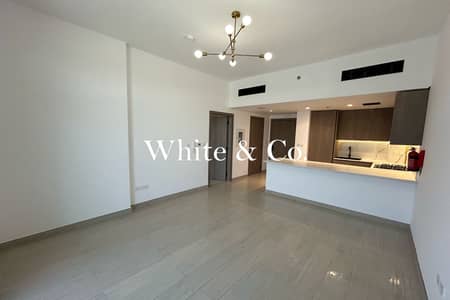 1 Bedroom Flat for Rent in Dubai Studio City, Dubai - Modern Apartment | 4 CHQS | Vacant | Balcony