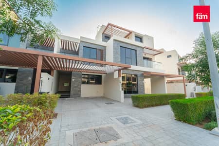 4 Bedroom Villa for Rent in DAMAC Hills, Dubai - Family 4BR Townhouse | Golfside Modern Living