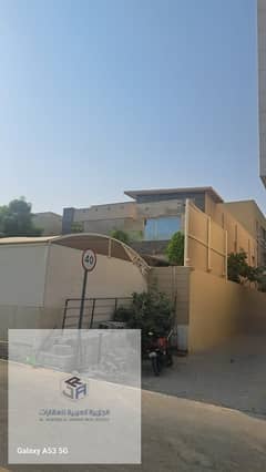 فيلا رائعة للبيع - موقع حيوي جدا