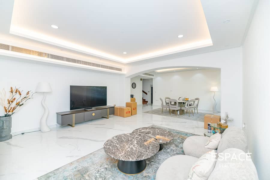 فیلا في السهول 1،السهول 4 غرف 550000 درهم - 9136200
