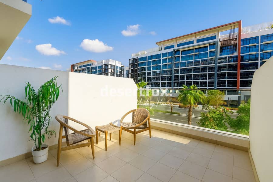 6 azizi-balcony. png