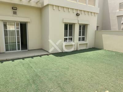 3 Bedroom Villa for Rent in The Lakes, Dubai - Vacant | Partial upgrades | Pool & Park.