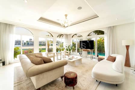 4 Bedroom Villa for Rent in Palm Jumeirah, Dubai - Upgraded | Private pool | Atrium Entry