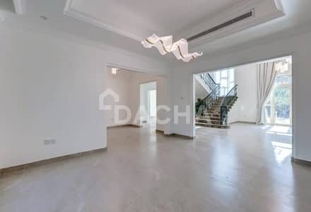4 Bedroom Villa for Rent in Jumeirah Islands, Dubai - Upgraded | Large swimming pool | Luxury Living