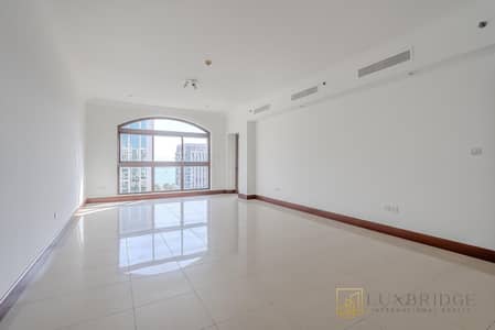 2 Bedroom Flat for Rent in Palm Jumeirah, Dubai - Spacious | Unfurnished | No Maids Room