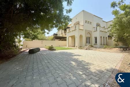 فیلا 3 غرف نوم للايجار في الينابيع، دبي - فیلا في الينابيع 11،الينابيع 3 غرف 285000 درهم - 11929748