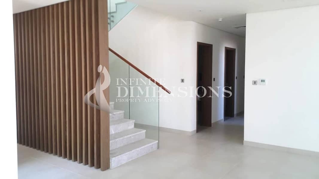 Villa 4 BR + MR+ DR For Rent in West Yas