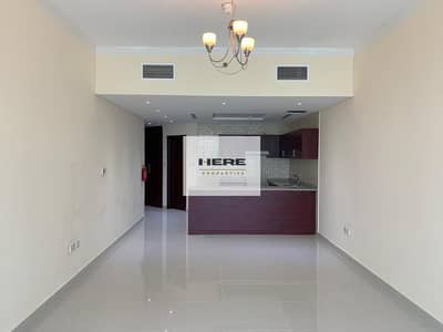 استوديو  للايجار في مدينة دبي الرياضية، دبي - Kitchen & hall-403. jpg