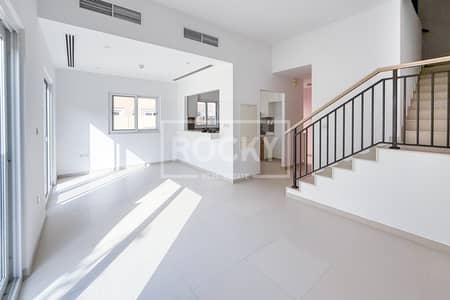 4 Bedroom Villa for Rent in Dubailand, Dubai - CORNER VILLA I LARGE SIZE I READY TO MOVE IN
