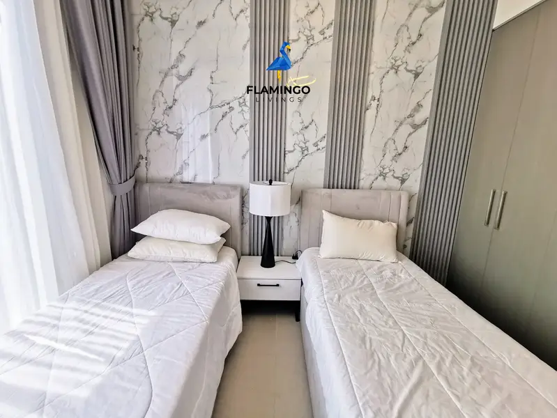 luxurious Fully upgraded with full Downtown Boulevard view