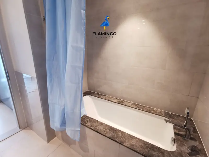 luxurious Fully upgraded with full Downtown Boulevard view