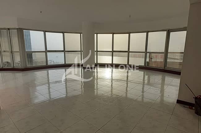 Huge Hall in Sea View! 4BHK with Balcony in 4 Pays