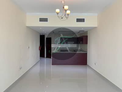 استوديو  للايجار في مدينة دبي الرياضية، دبي - Kitchen & hall-403. jpg