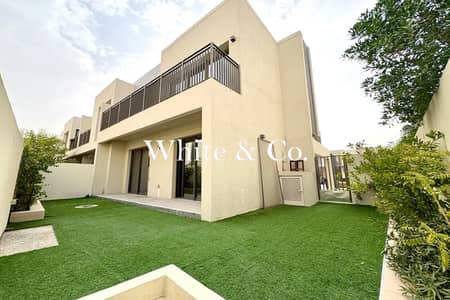 4 Bedroom Villa for Rent in Dubai South, Dubai - Upgraded | Near Pool | Private Garden