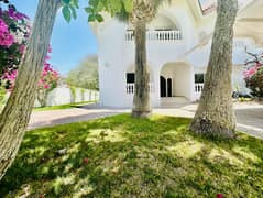 Fully renovated 4 bed plus study villa with private garden /shared pool