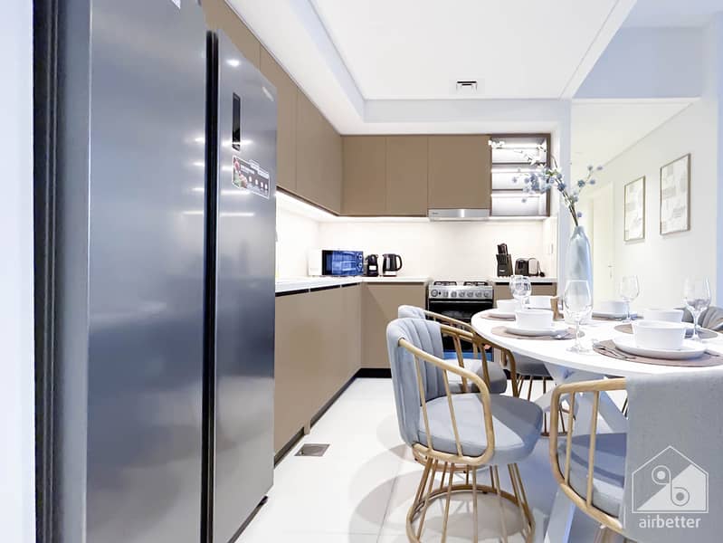 7 Crown Tower - 1507-Kitchen - 1. jpg
