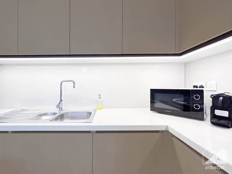 10 Crown Tower - 1507-Kitchen - 4. jpg